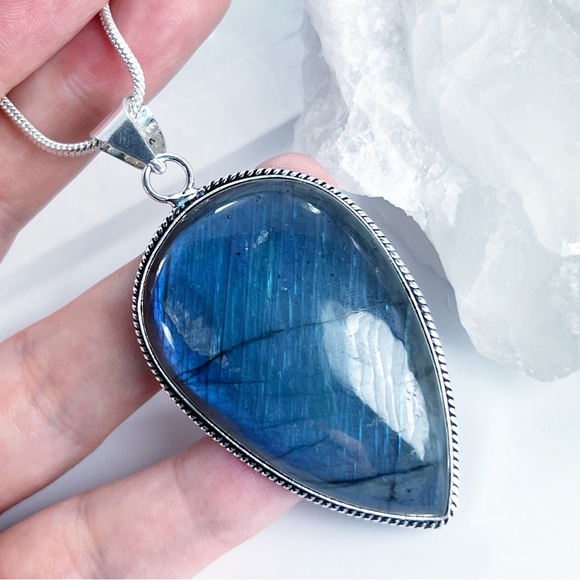 *SOLD* Chunky Large Blue Labradorite Pendant Necklace Pear Cut New Silver 925 - Picture 6 of 10